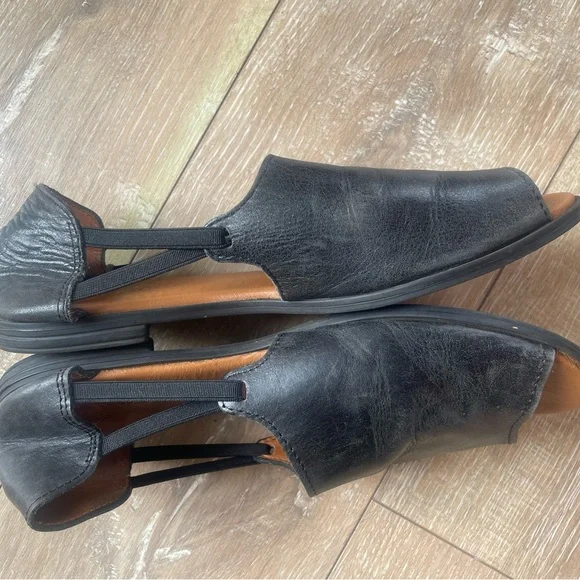 Black Open-Toe Sandals - Picture 5 of 9